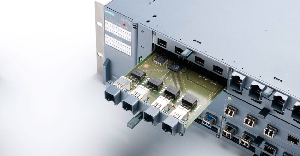 Comdiel_img_3 | Atwix Siemens Industrial Network Switch with a Modular Expansion Card, Showcasing Comdiel's connectivity solutions.